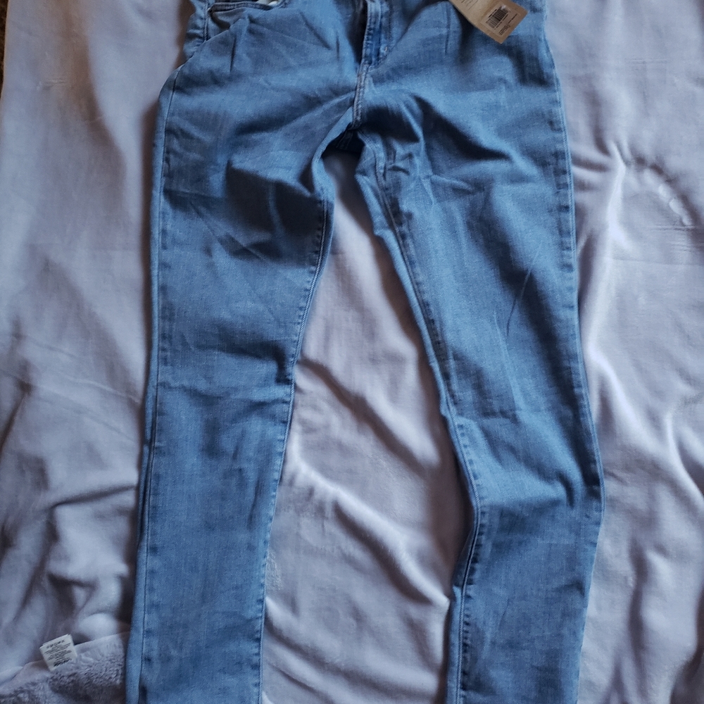 711 Skinny Levi's